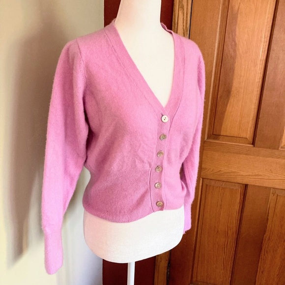 CRUSH 100% Cashmere Sweater Fitted Cardi in Purplish Pink Sz Small - Picture 3 of 9